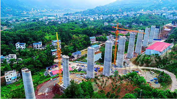 郑万高铁平阳坝多线特大桥建设正酣(图)